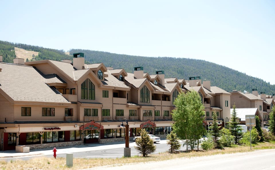 The beautiful Gateway Mountain lodge is nestled in the mountains.