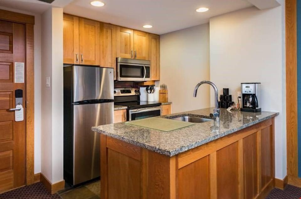 Cook up a storm in the fully-equipped kitchen.