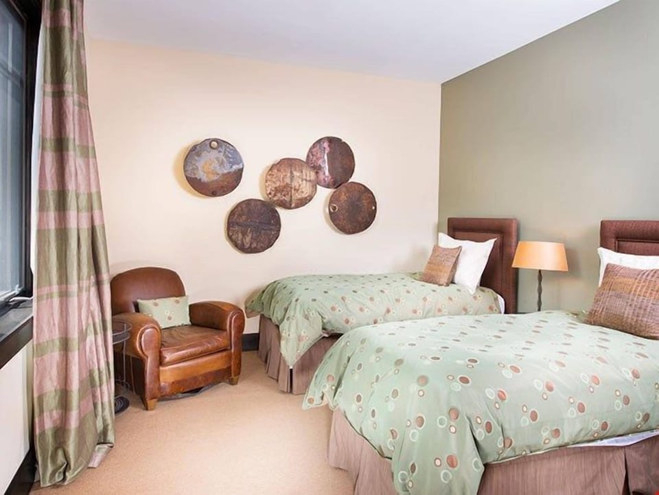 Enjoy a good night's sleep in the second bedroom.