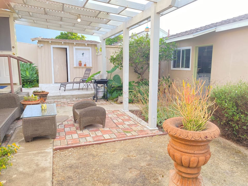 Courtyard between the house and the garage/ Laundry room