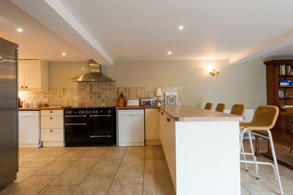 Kitchen with large range cooker