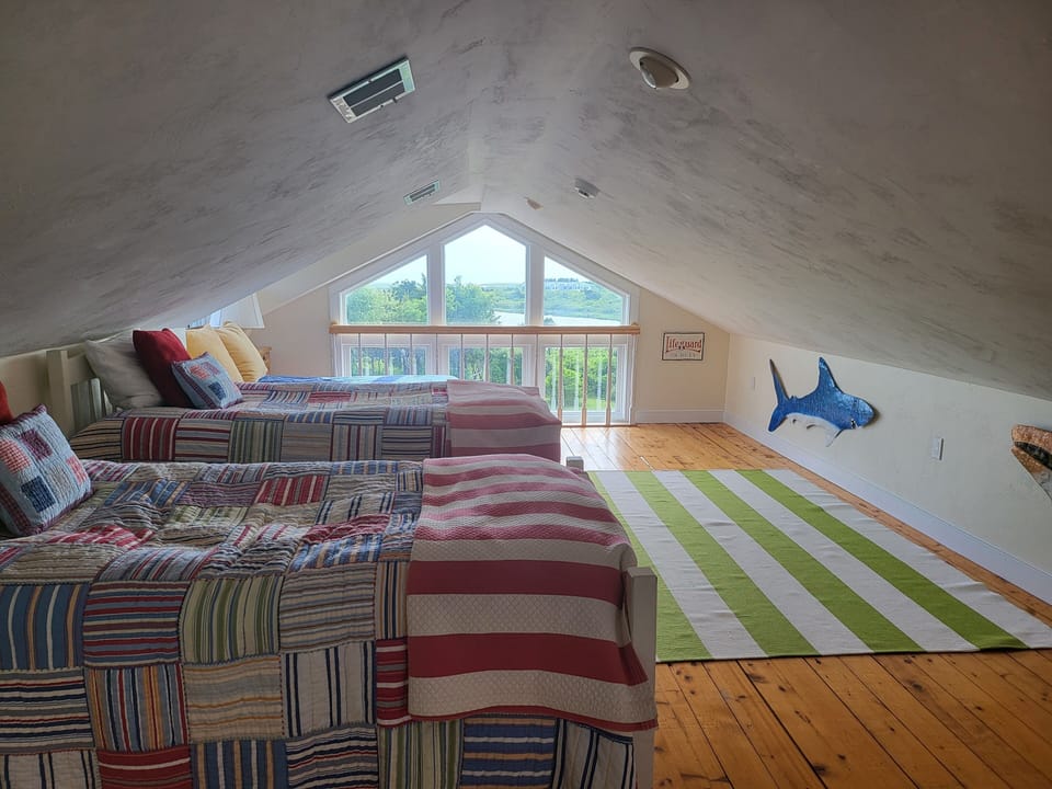 3rd floor w/ 5 beds and great views!