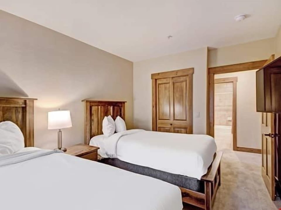 Get a good night's sleep in the second bedroom - which may feature either 2 Single beds, Full over Queen Bunks, or Single over Full Bunks.