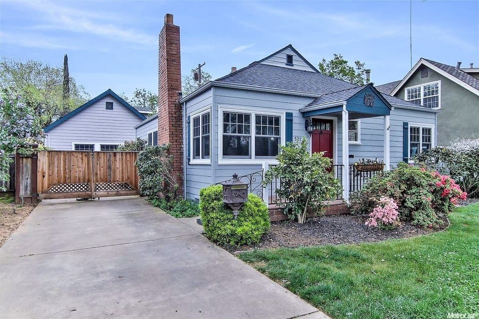 Main House, Private Driveway, Guest House
