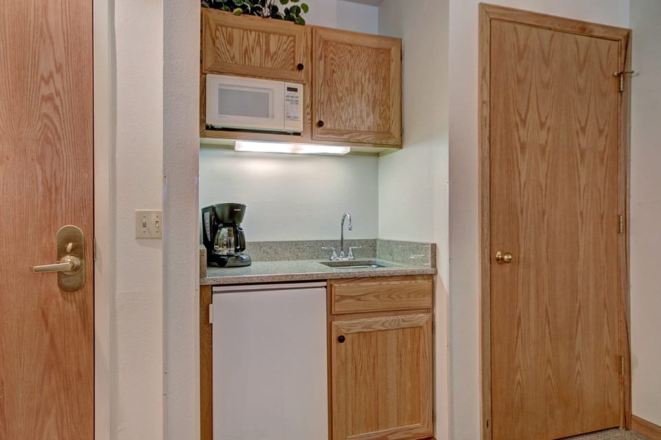 This unit may feature a private kitchenette in one of the bedrooms - let us know what you prefer!