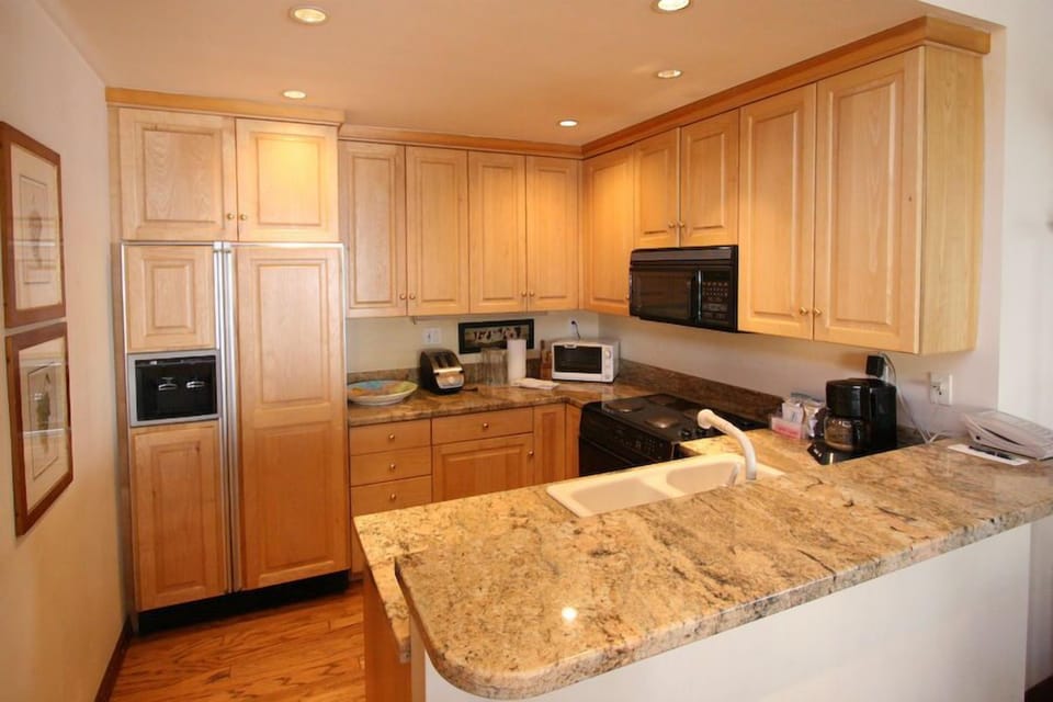 Make a delicious meal in the kitchen.