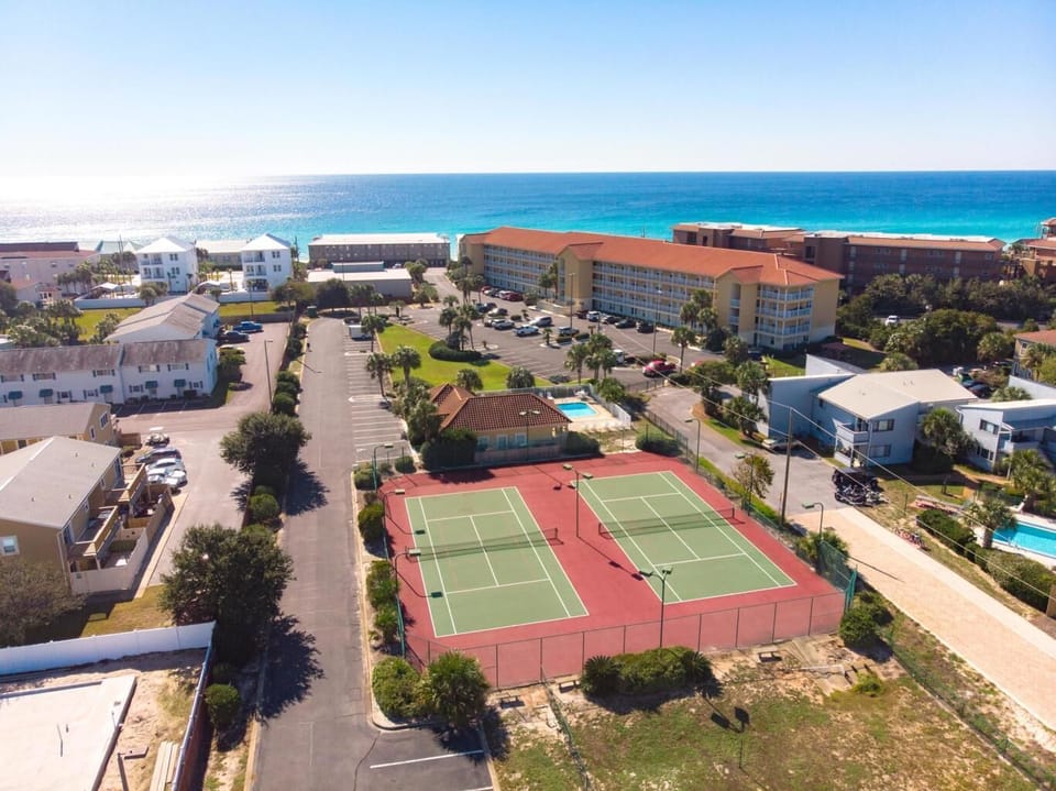 Community Tennis Courts