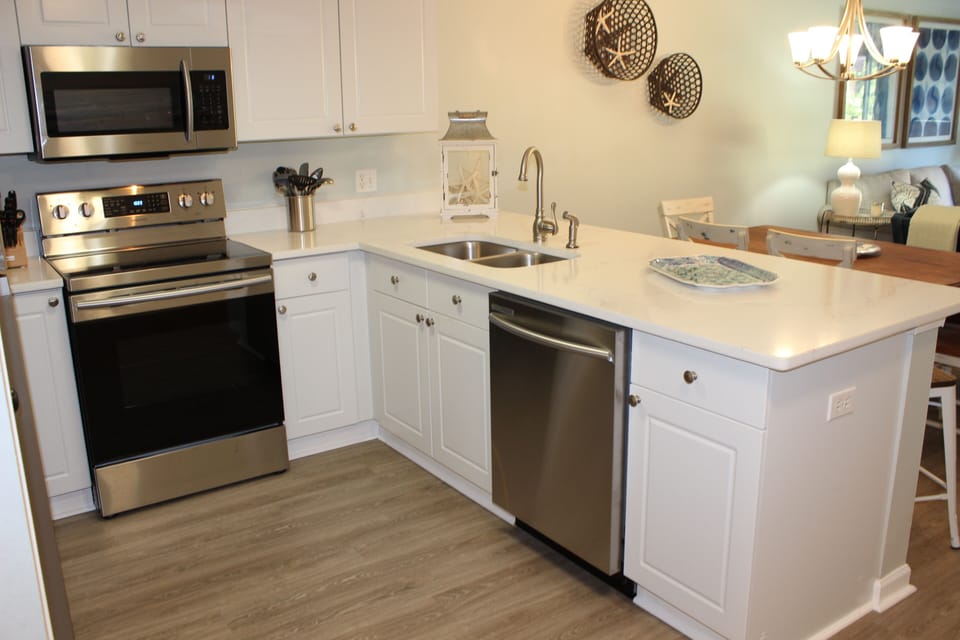 Updated Full Kitchen with Stainless Appliances