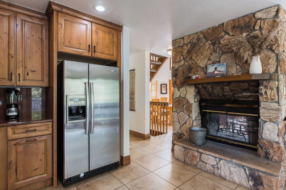 Enjoy the 2-sided fireplace from the kitchen and living room at the same time.