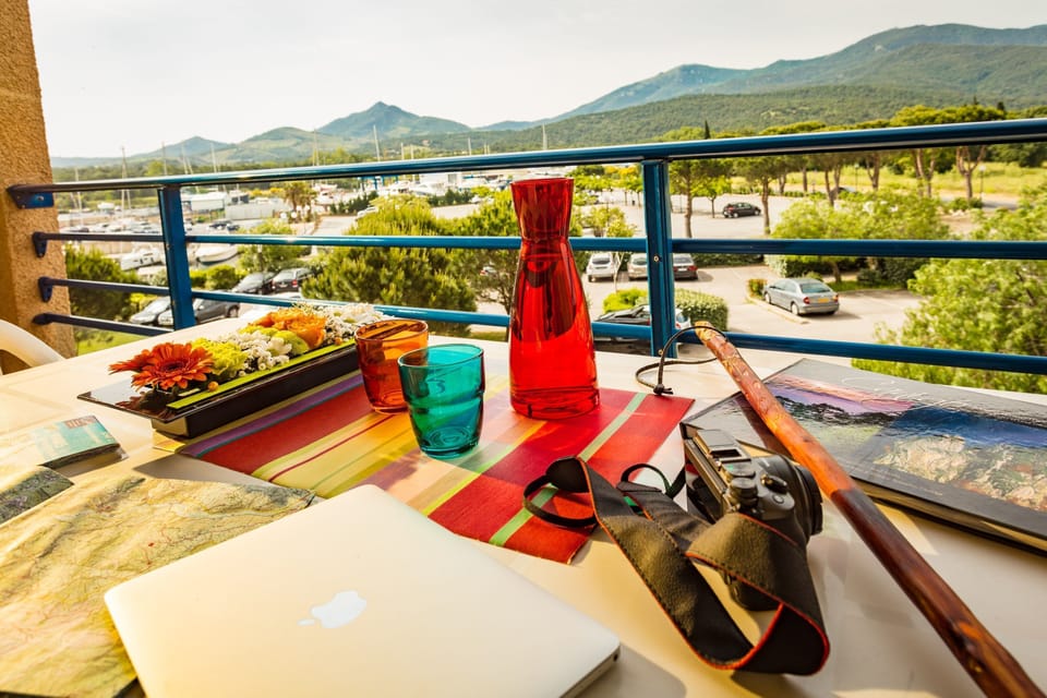 Enjoy a delicious meal on the furnished terrace or loggia - let us know if you have a preference (views may vary).