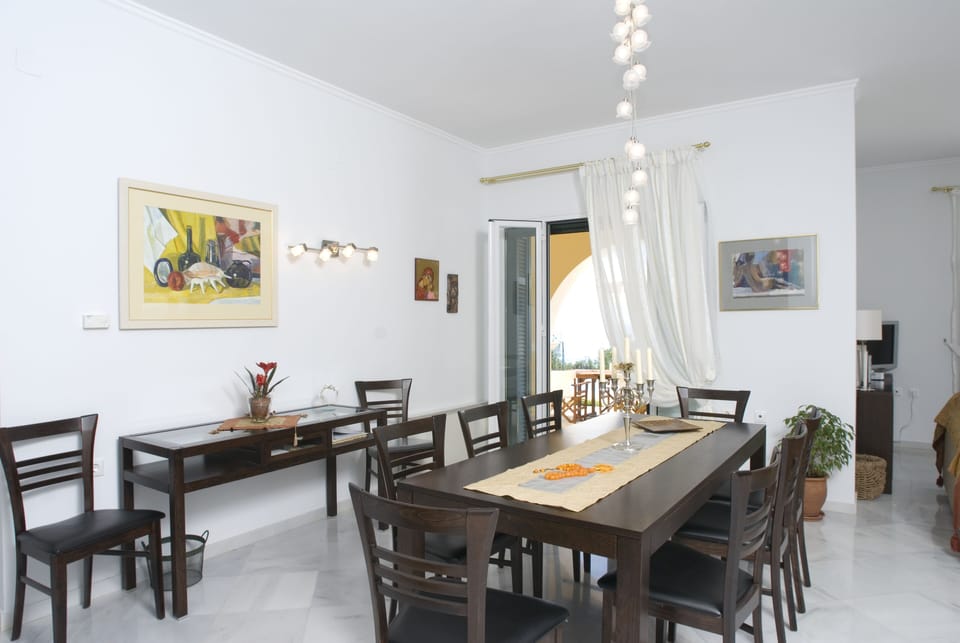 Dining table - access to the outdoor dining table in front of the pool