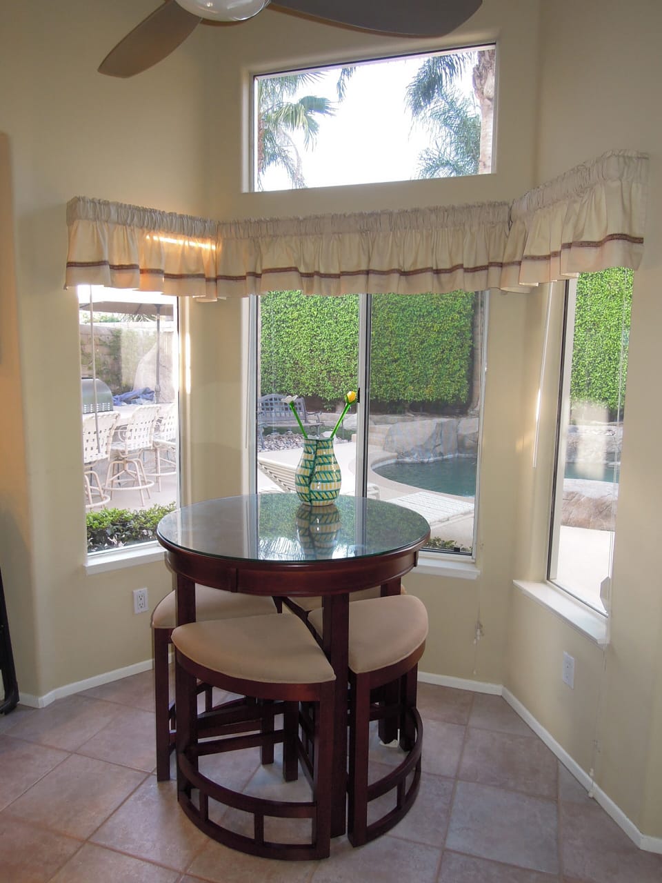 Breakfast nook overlooking pool