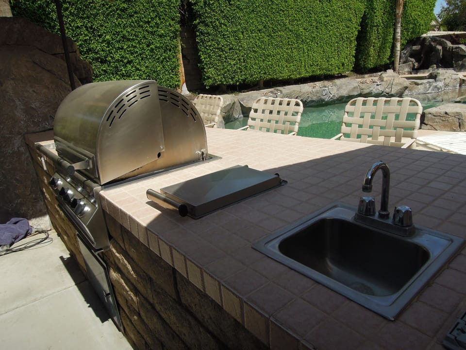 BBQ, gas grill and sink