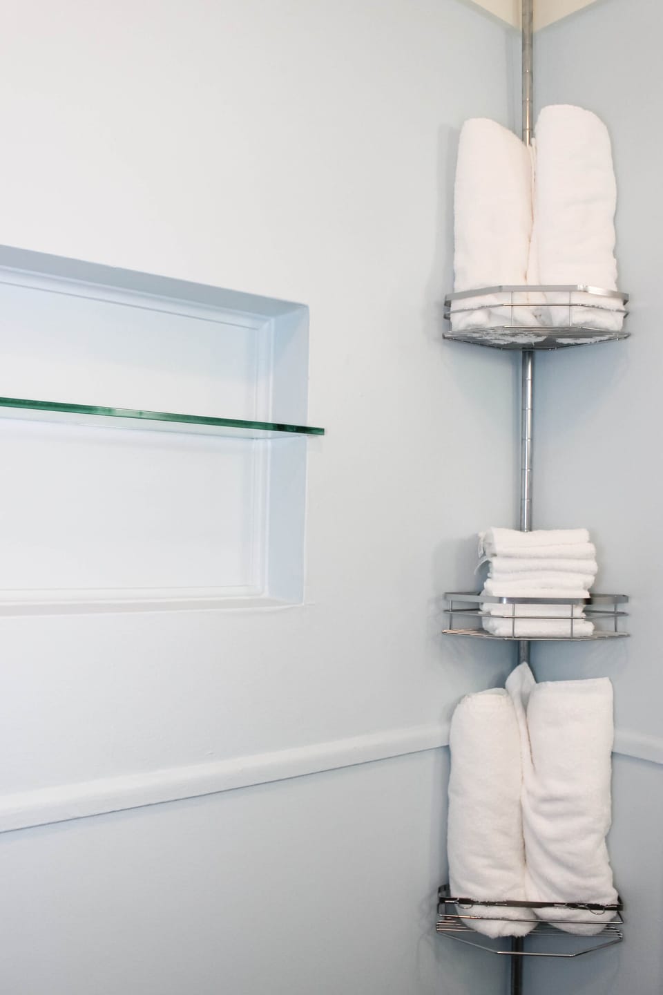 Shelving and towel rack in the bathroom.