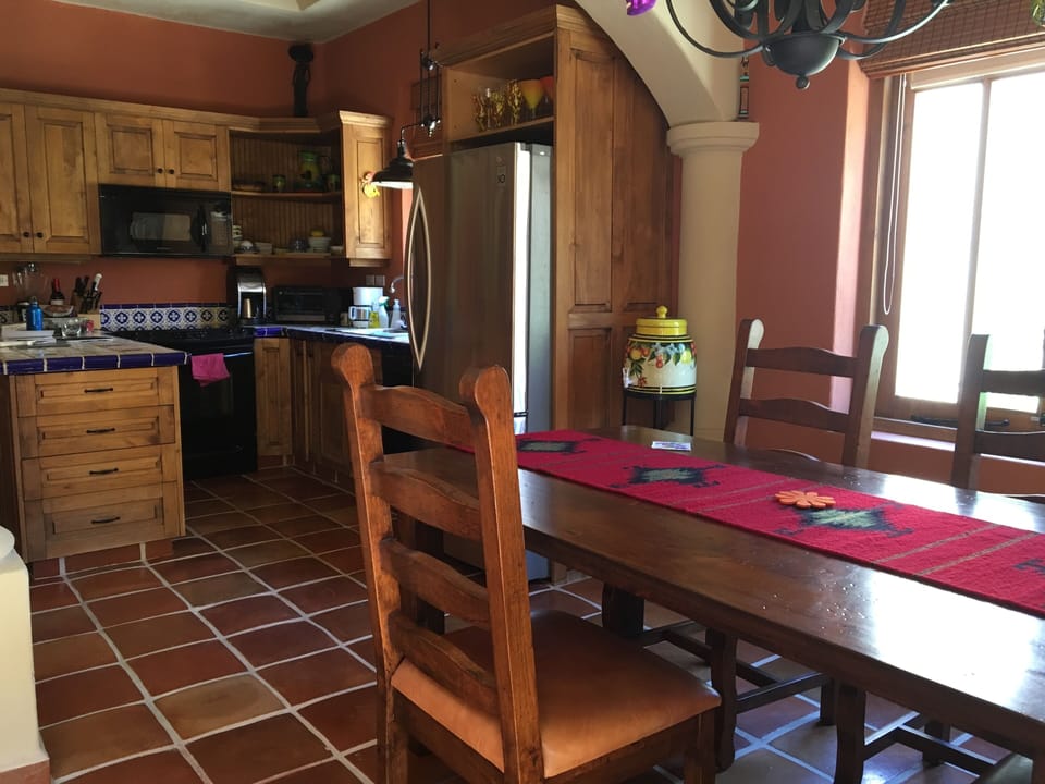 Full kitchen with dining table for 6