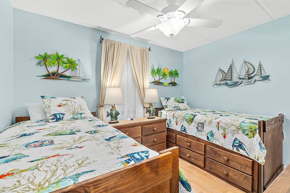 8115 Guest Bedroom with 2 Twin Beds