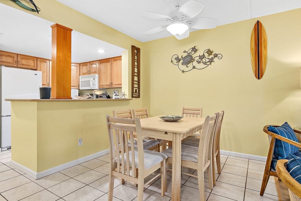 8115 Dining and Kitchen View