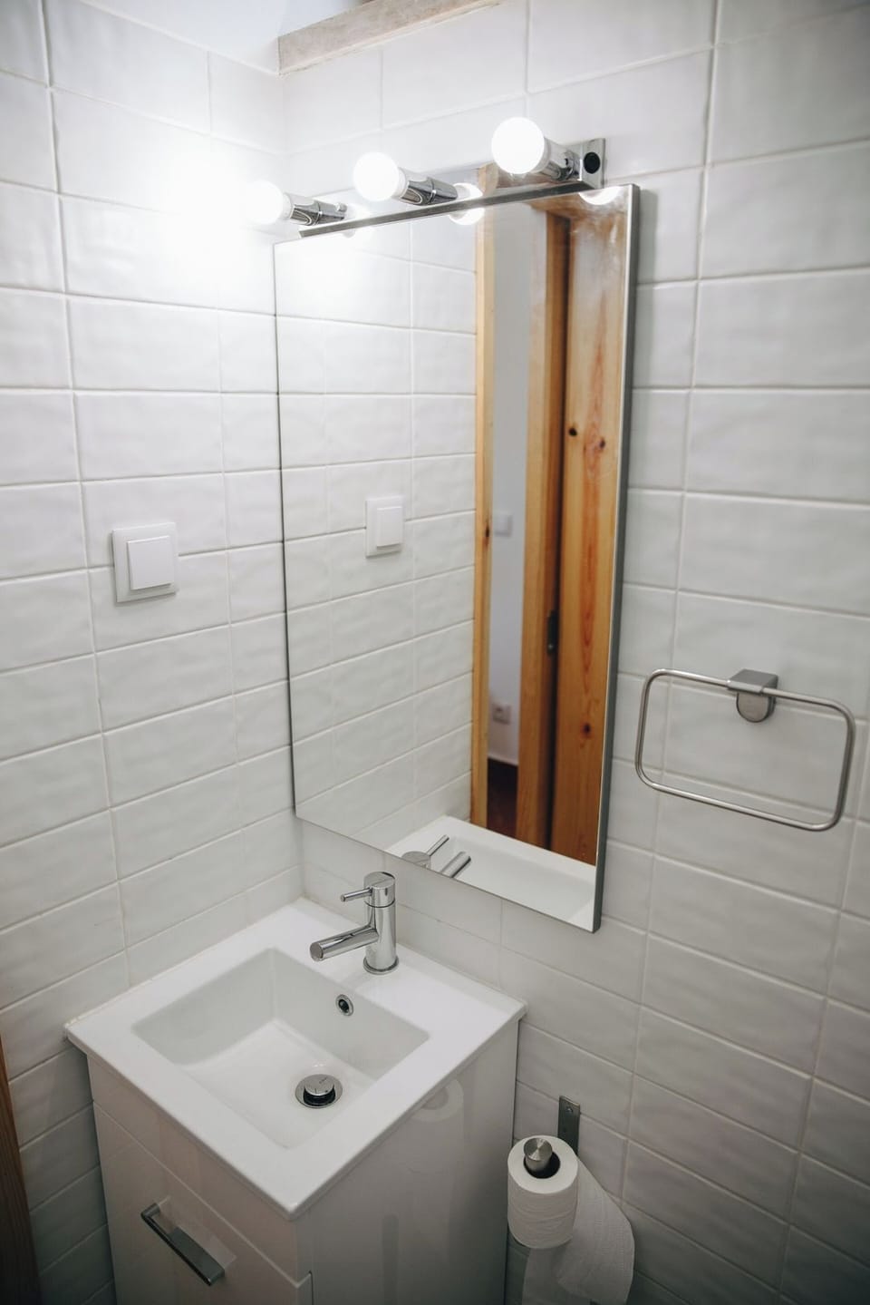 Bedroom 4 - bathroom