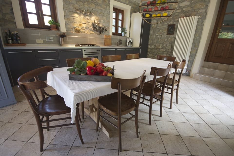 Eat-in kitchen
