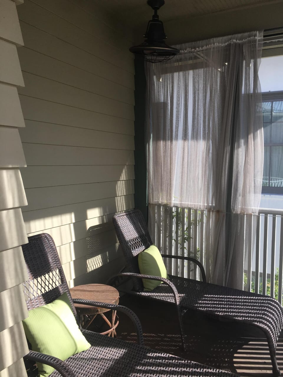 2nd floor screened porch
