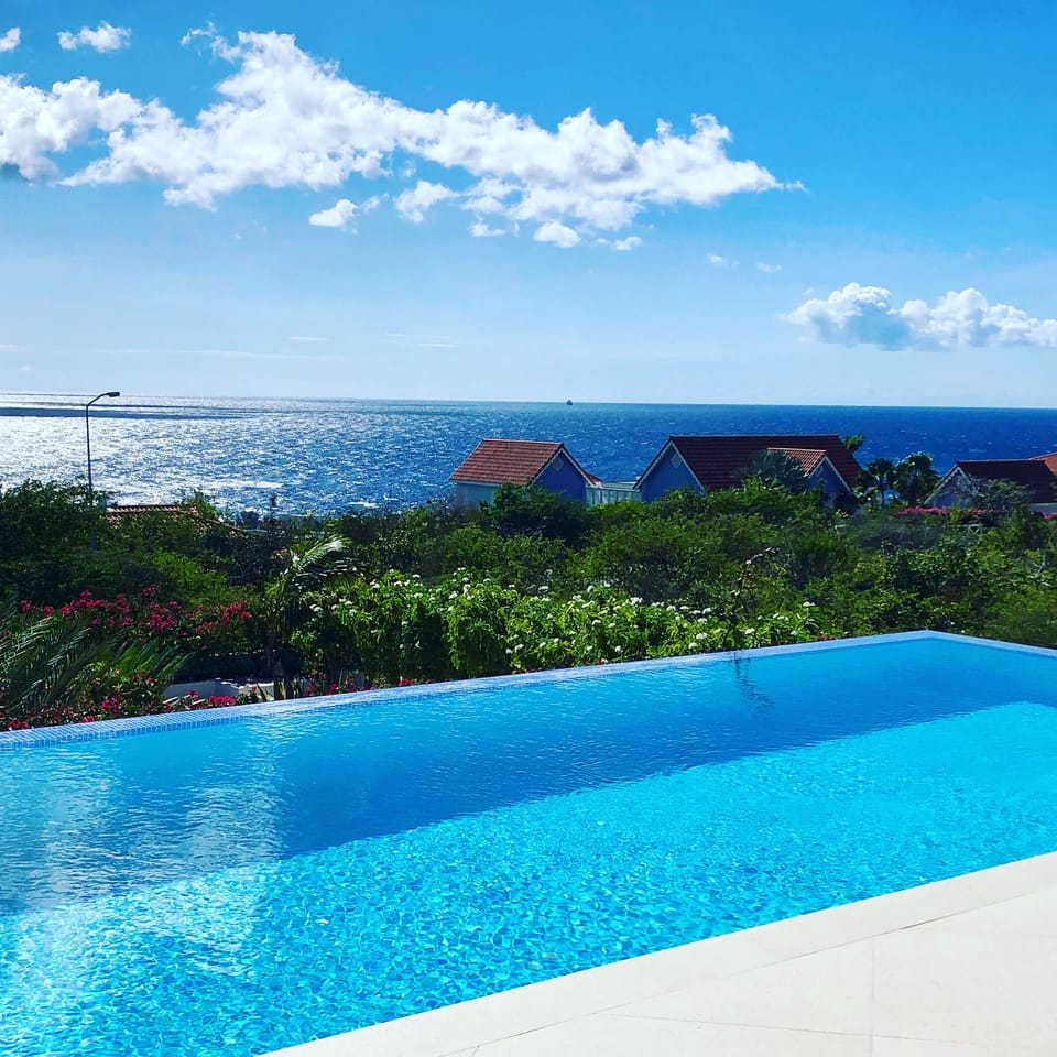 Panoramic ocean Views from every angle, Private, gated New Villa