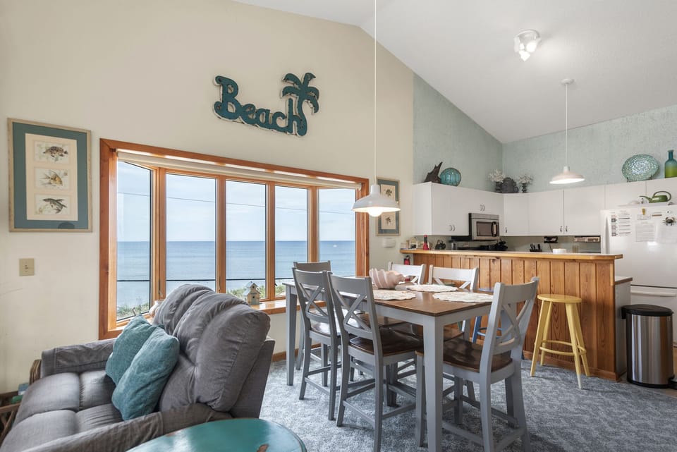 SDL1: Coastal Jade | Top Level Dining Area