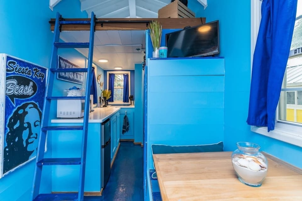 Kitchen, TV
