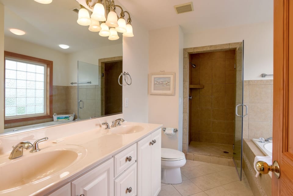 CC298: Parrothead Manor |  Top Level Bedroom 6 Private Bath