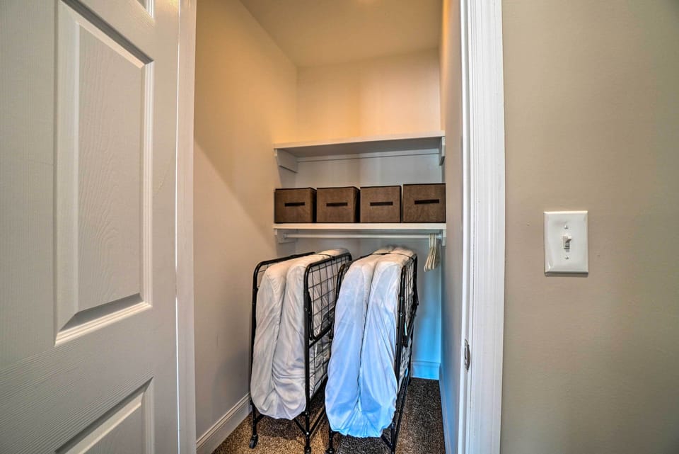 Bedroom 4 | 2 Twin Rollaway Beds Available