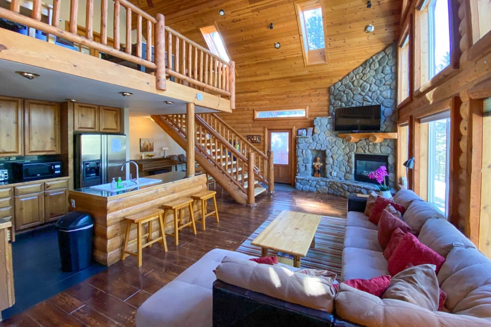Living Room | Central Heating | Free WiFi | Gas Fireplace