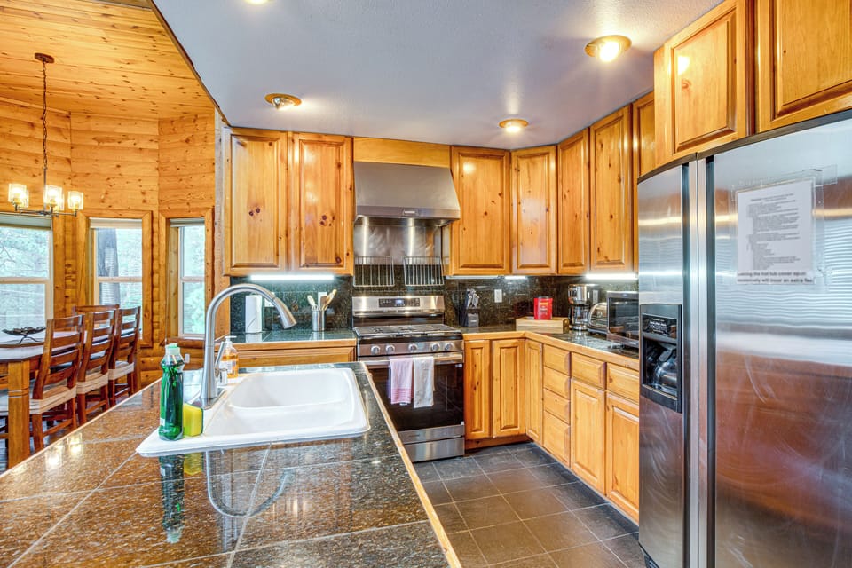 Kitchen | Toaster | Trash Bags & Paper Towels