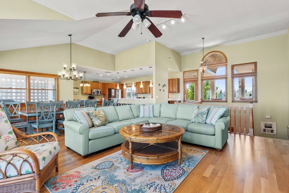 DE08: Shore Beats Work | Top Level Living Area