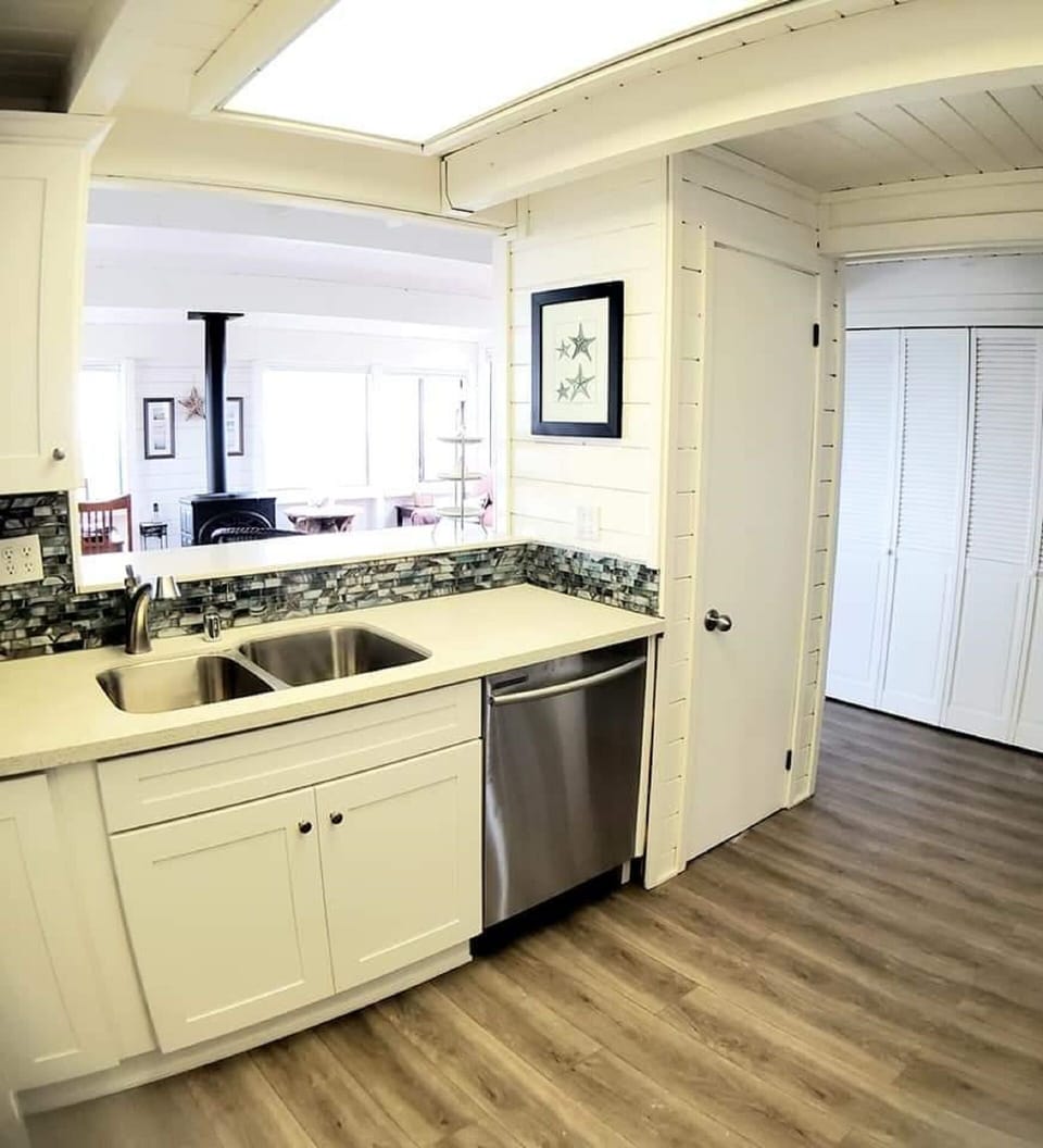 Newly Updated kitchen with quartz countertops