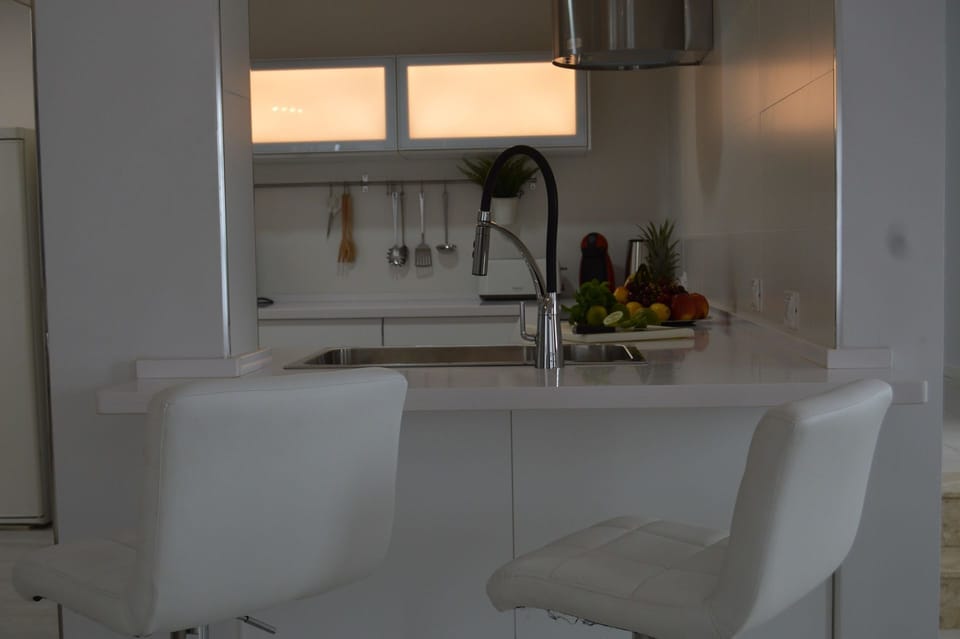 Modern fully fitted kitchen