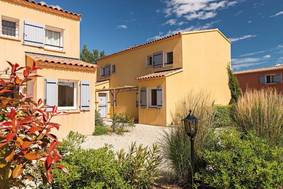 Welcome to Lagrange Vacances Residence L'Oustau de Sorgue!