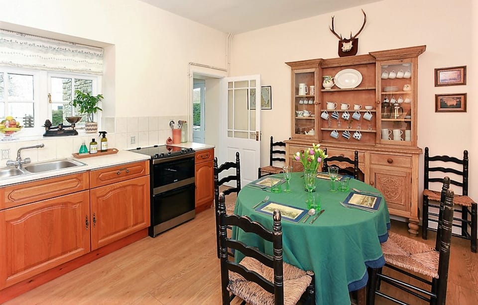 Farmhouse style country kitchen with full amenities