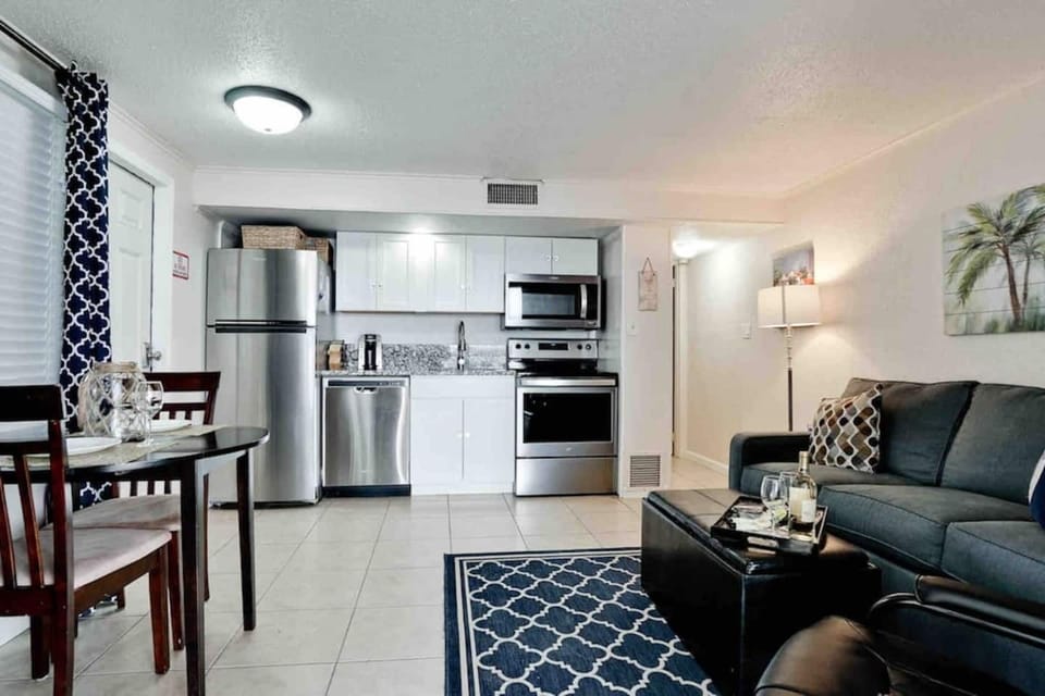Mermaid's Retreat delights guests with pretty views of picturesque Lemon Bay!   Mermaid's Retreat is a super cute Waterfront one-bedroom Suite located on the main floor of the Blue Island Inn. Awesome Water Views!