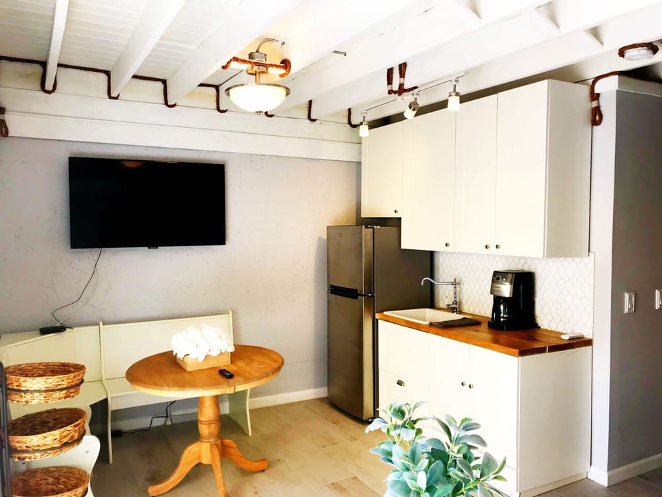 Guest House also includes a mini kitchen, dining area, full bathroom, and tv.
