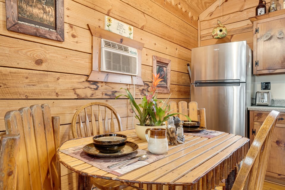 Dining Table | Dishware Provided