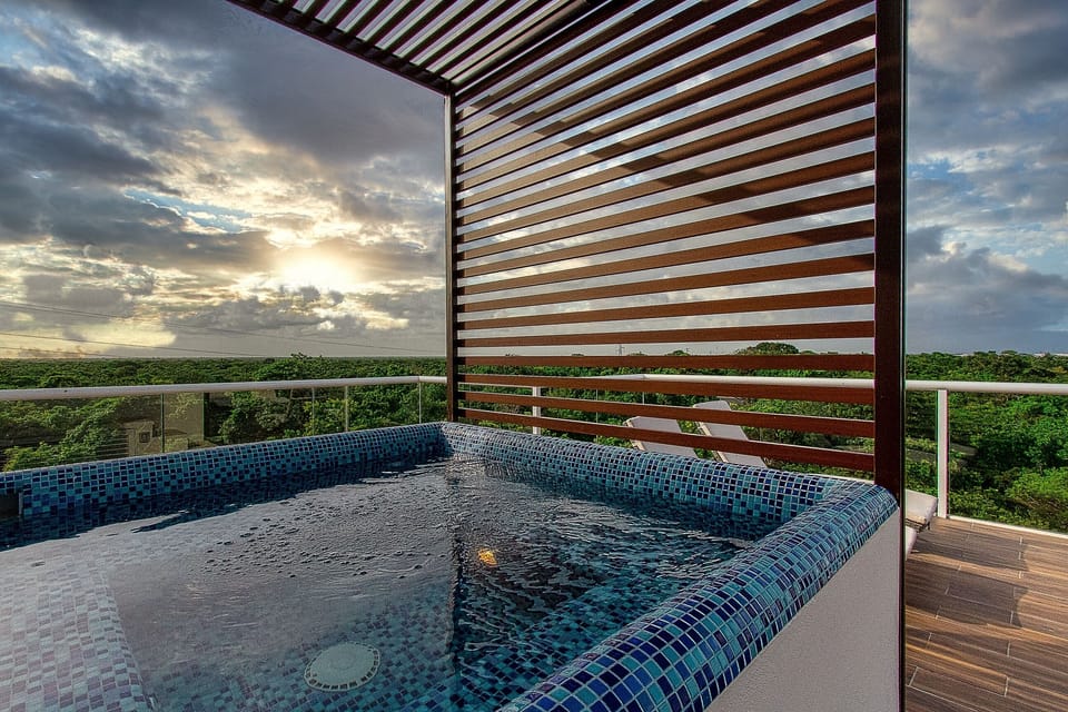 Outdoor spa tub