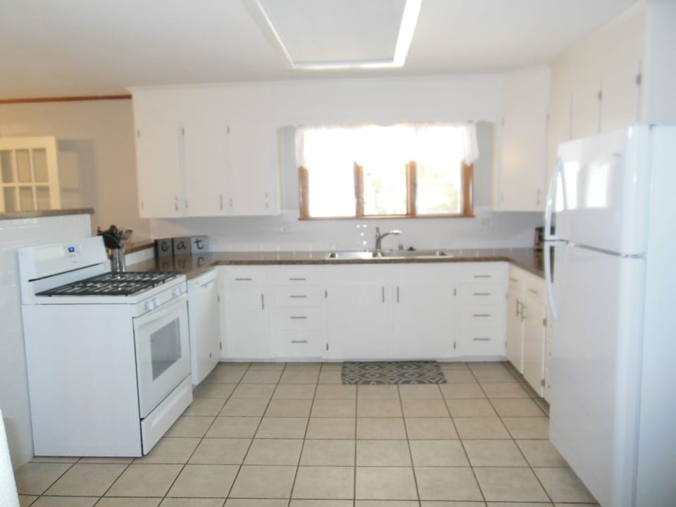 Kitchen with gas range and oven, dishwasher and microwave