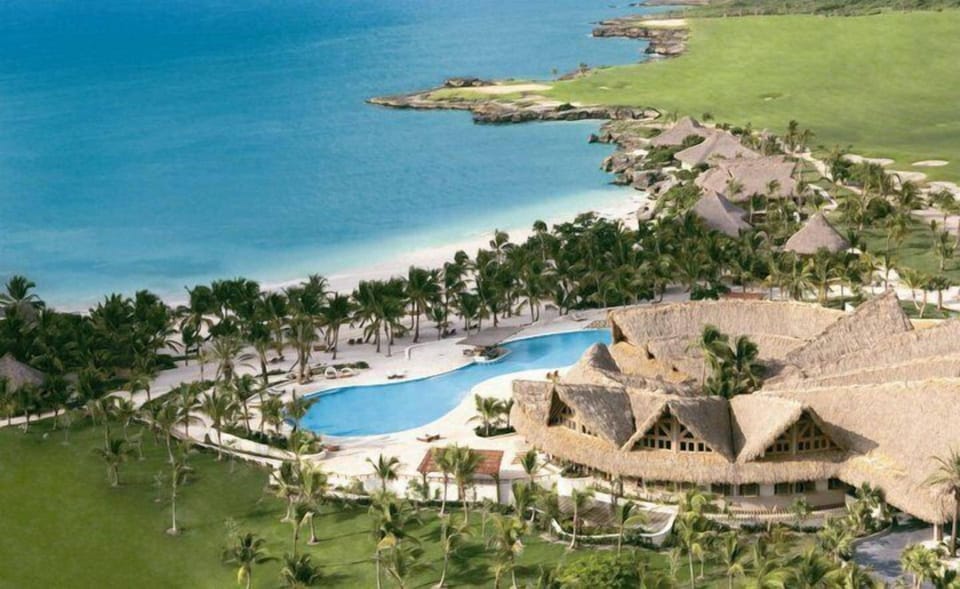 Caleton Beach Club airview