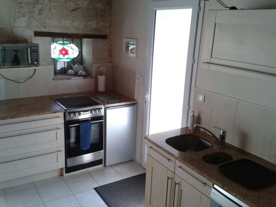 Modern kitchen with full size cooker