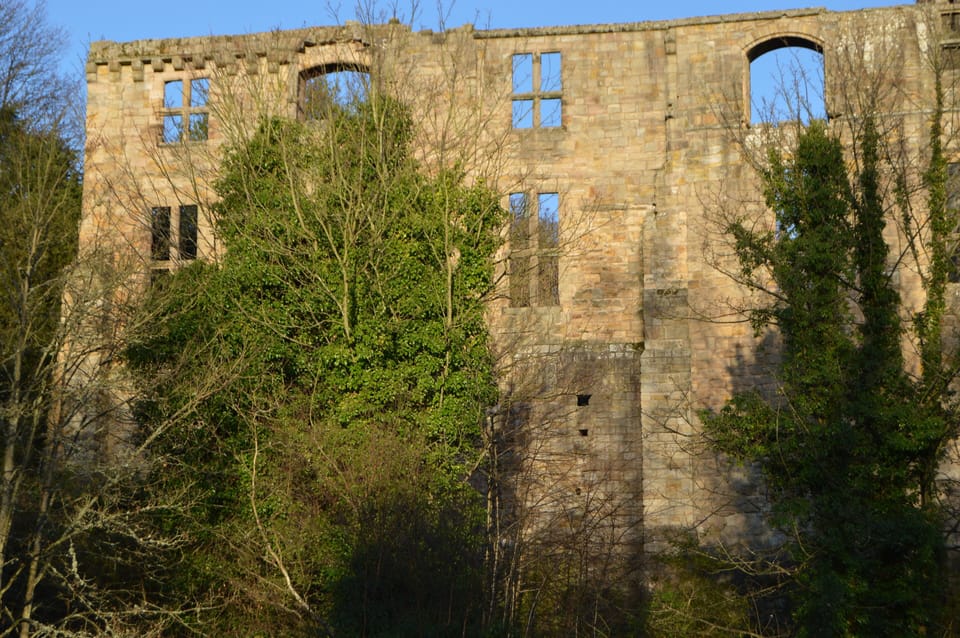 The Palace ruins in the Glen