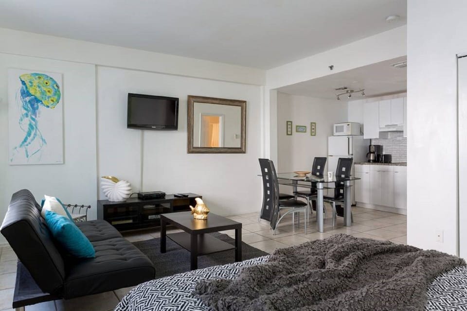 Open concept living room/dining