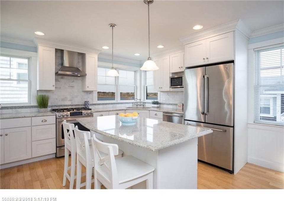 Simply gorgeous high end kitchen to cook and dine casually with family