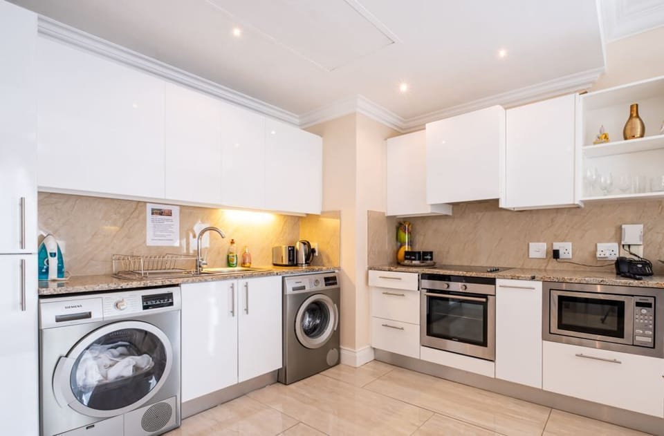 Fully fitted kitchen for the weekends and long stays
