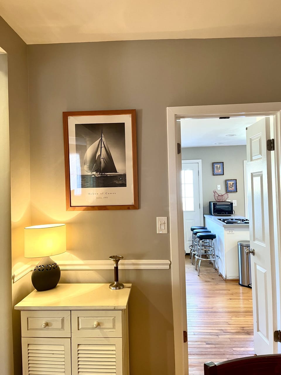 Dining to Kitchen
