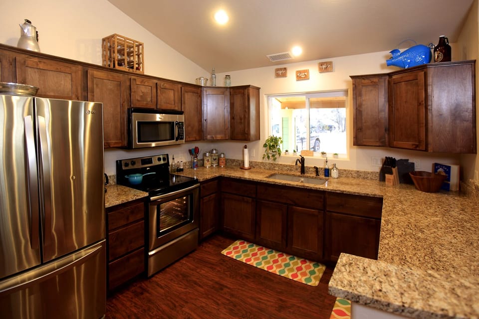 Stainless steel, granite counter tops, a chefs delight!
