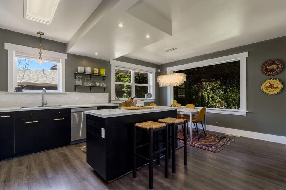 Well Appointed Chef`s Kitchen
